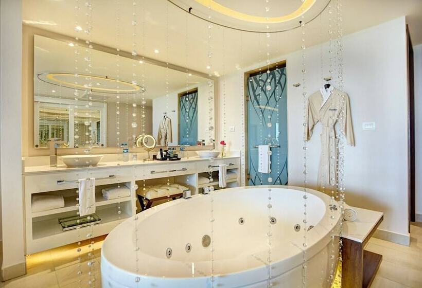 Люкс Повышенной Комфортности, Royalton Riviera Cancun, An Autograph Collection - All Inclusive Resort & Casino