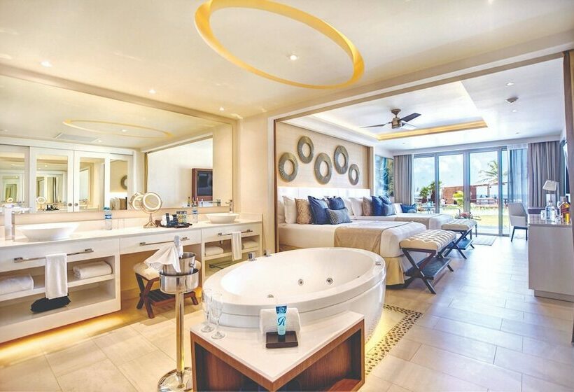 Люкс Deluxe 3 Спальни, Royalton Riviera Cancun, An Autograph Collection - All Inclusive Resort & Casino