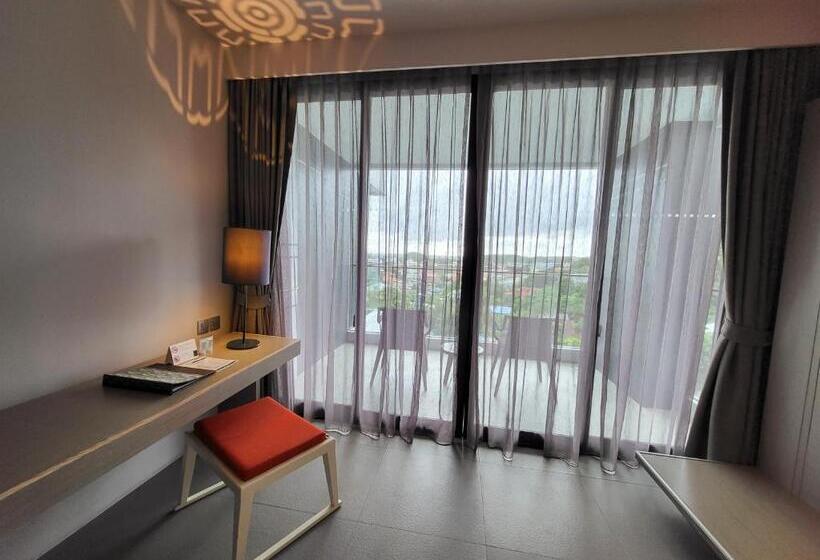 اتاق لوکس با چشمانداز دریا, The Yama Hotel Phuket