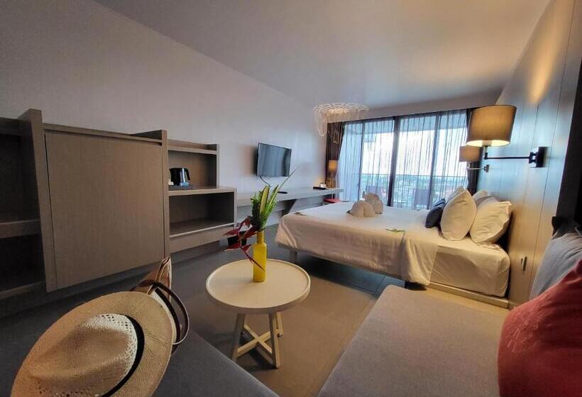 اتاق لوکس با چشم‌انداز دریا, The Yama Hotel Phuket