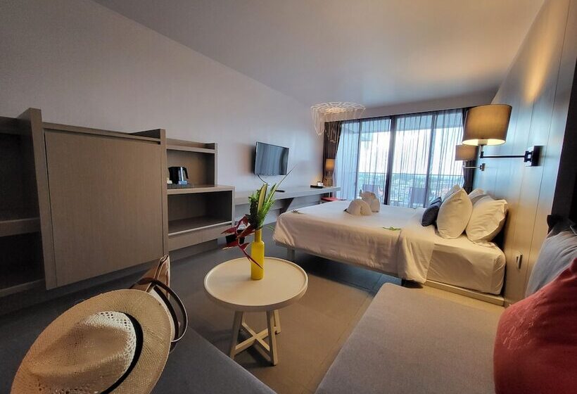 اتاق لوکس با چشم‌انداز دریا, The Yama Hotel Phuket