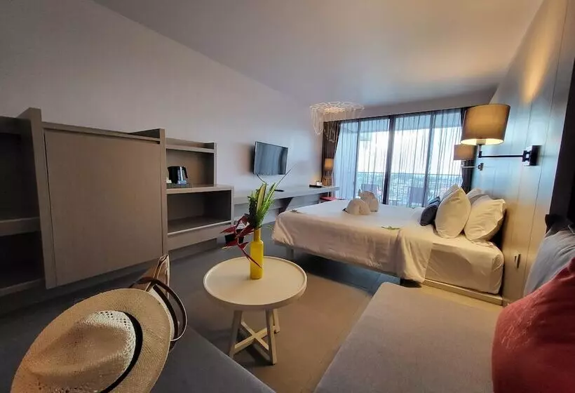 اتاق لوکس با چشم‌انداز دریا, The Yama Hotel Phuket