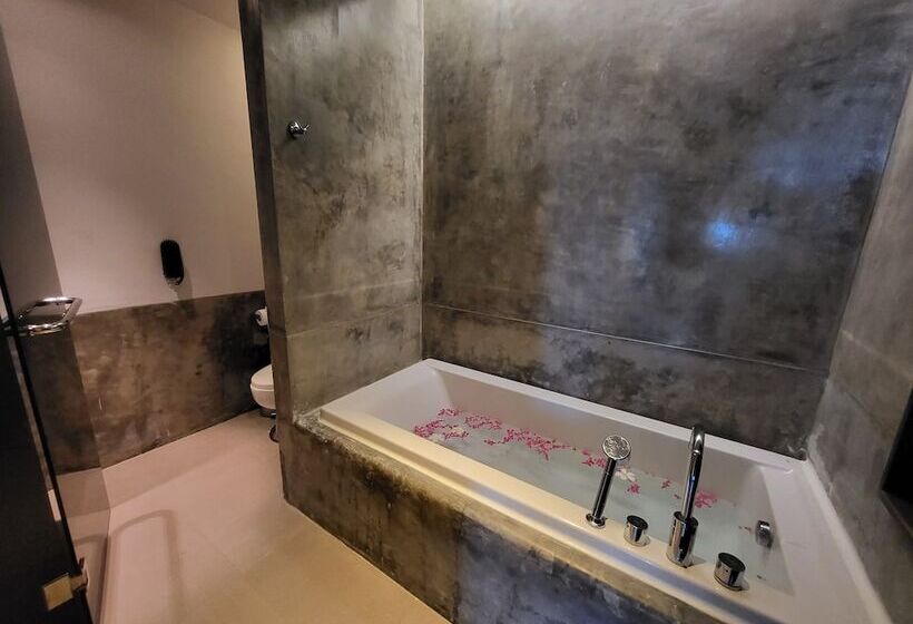 اتاق لوکس با چشمانداز دریا, The Yama Hotel Phuket