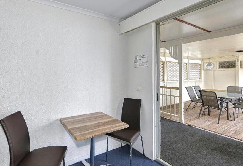 سوئیت با بالکن, Alexandra Park Motor Inn