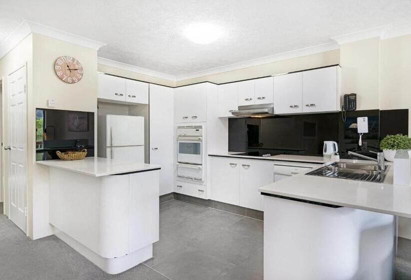 شقة غرفتين, Oceanside Cove