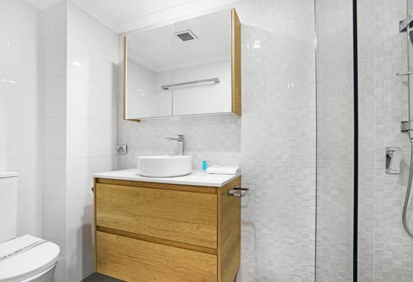 شقة غرفتين, Oceanside Cove