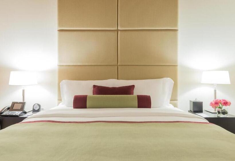 اتاق لوکس با تخت بزرگ, Oryx Airport Hotel  Transit Only