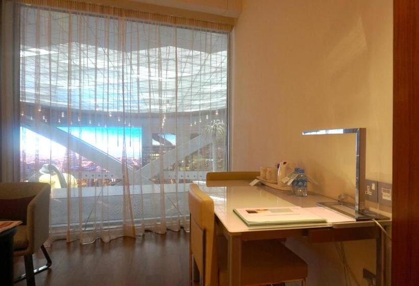 اتاق لوکس با تخت بزرگ, Oryx Airport Hotel  Transit Only