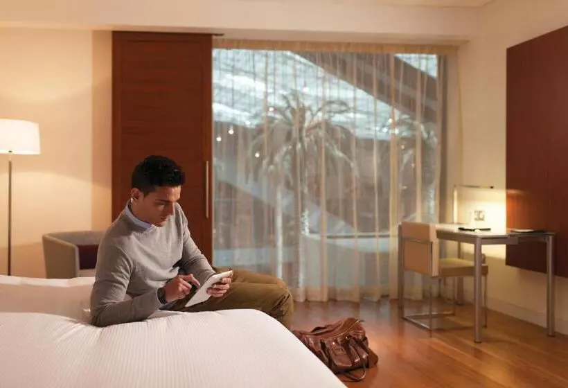 اتاق لوکس با تخت بزرگ, Oryx Airport Hotel  Transit Only