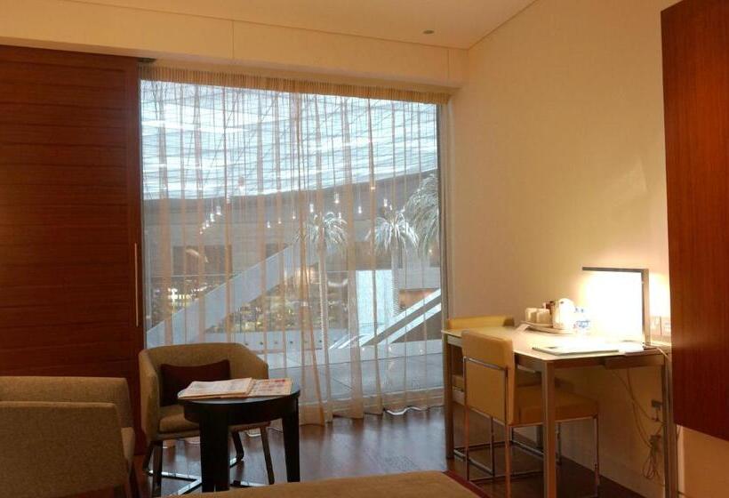 اتاق سوپریور با تخت بزرگ, Oryx Airport Hotel  Transit Only