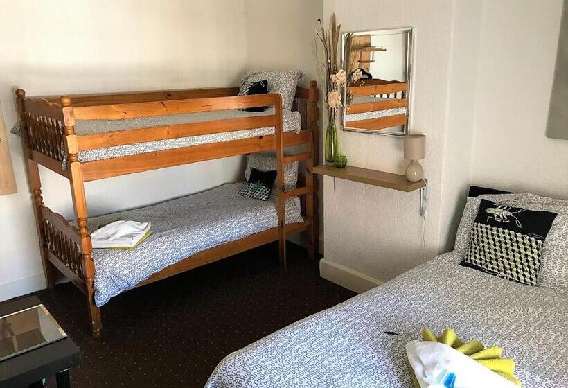 غرفة قياسية رباعية حمام مشترك, The Westbourne House