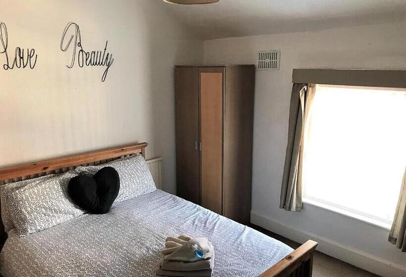 غرفة قياسية رباعية حمام مشترك, The Westbourne House