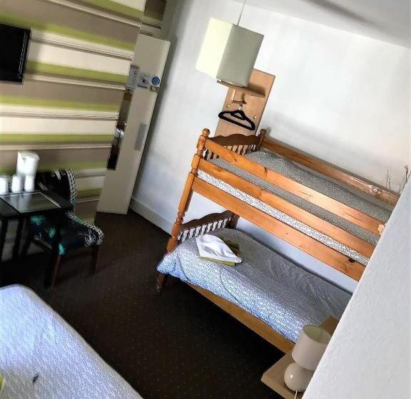 غرفة قياسية رباعية, The Westbourne House