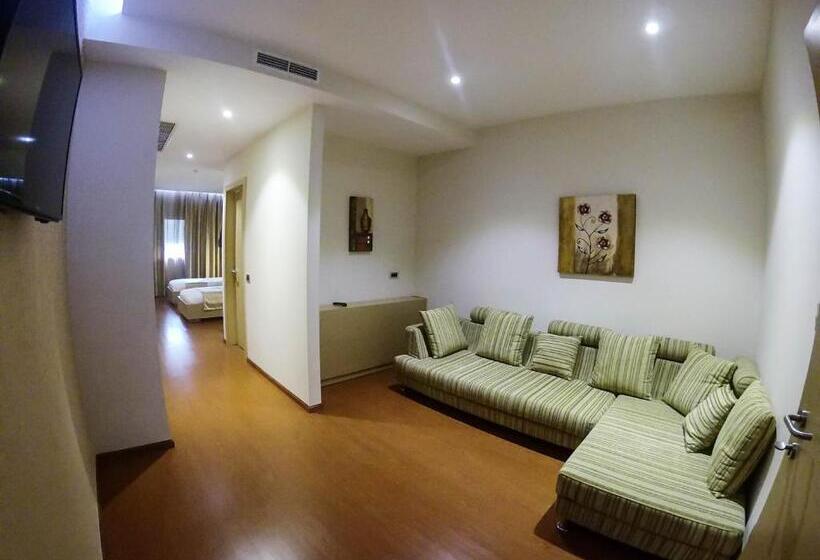 סוויטת ג'וניור, Sky 2 Hotel Tirana