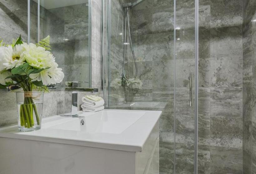 إستديو عائلى, Toowong Central Motel Apartments