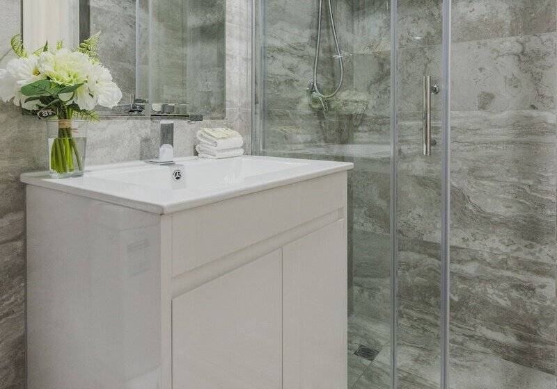 إستديو عائلى, Toowong Central Motel Apartments