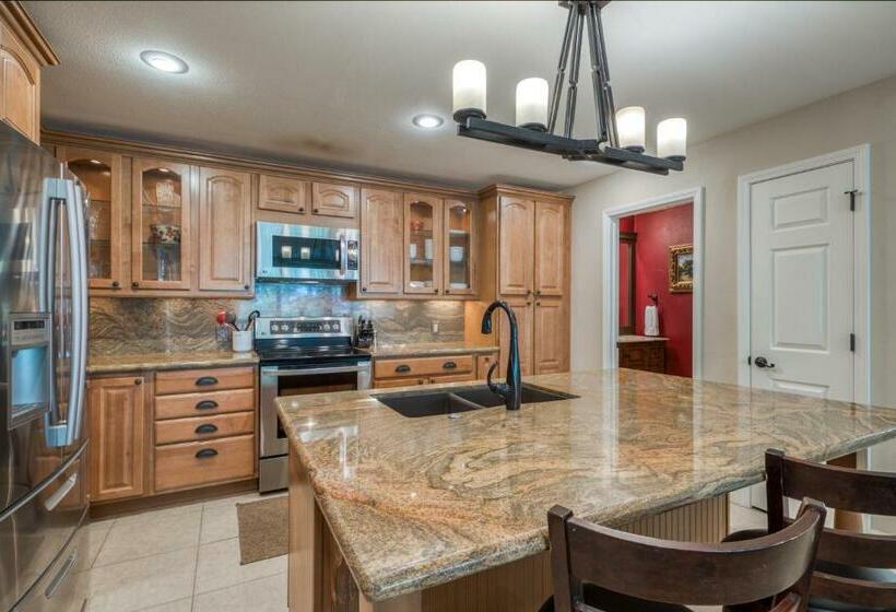 דירת שלושה חדרים, Cedars West