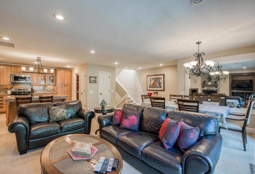 דירת שלושה חדרים, Cedars West