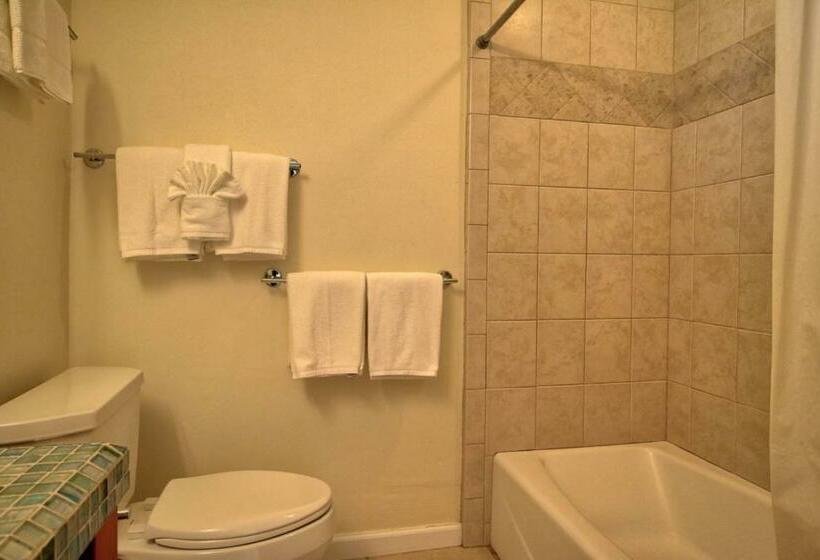Апартаменты 2 Спальни, Kuhio Shores 410