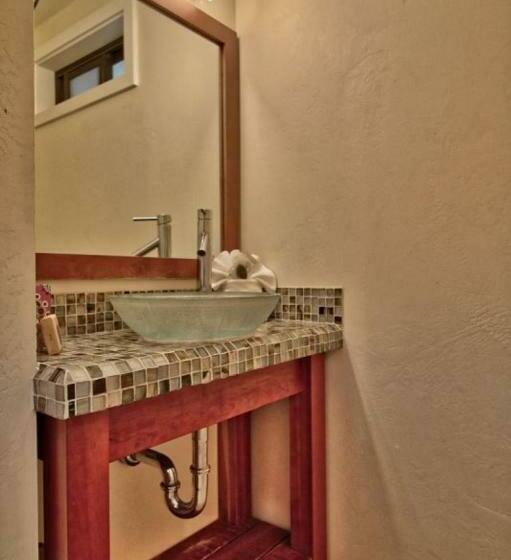 Апартаменты 2 Спальни, Kuhio Shores 410