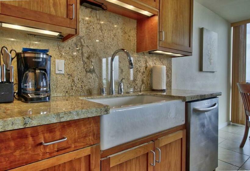 Апартаменты 2 Спальни, Kuhio Shores 410