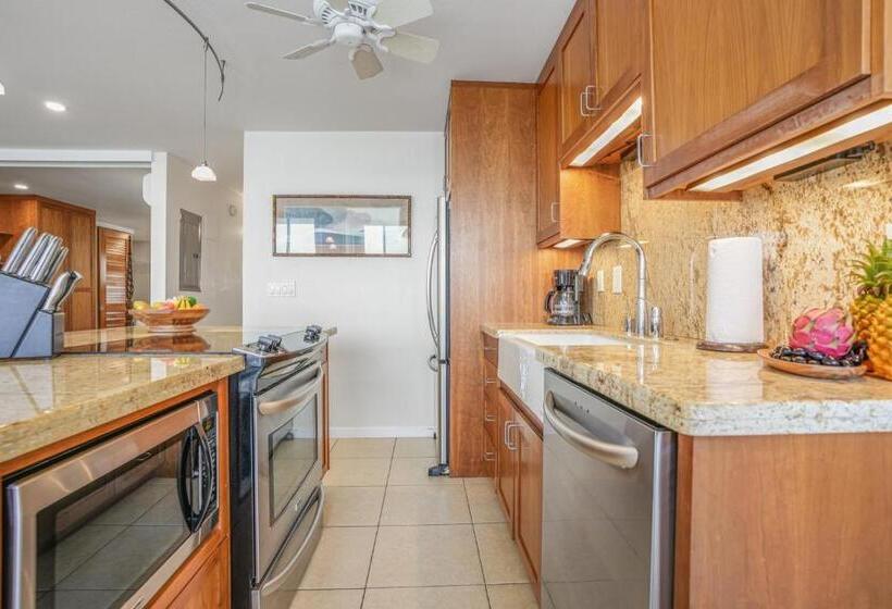 Апартаменты 2 Спальни, Kuhio Shores 410