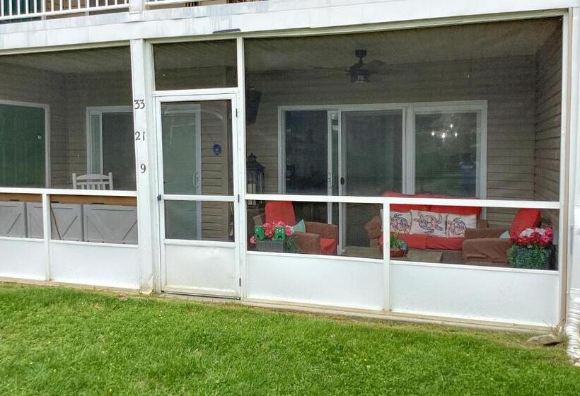 침실 2개 아파트, A Little Lake Retreat