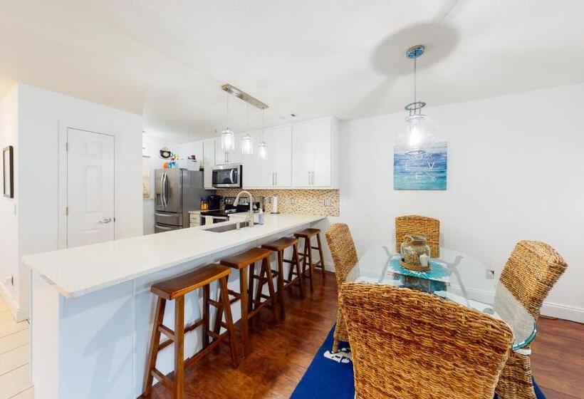 침실 2개 아파트, A Little Lake Retreat