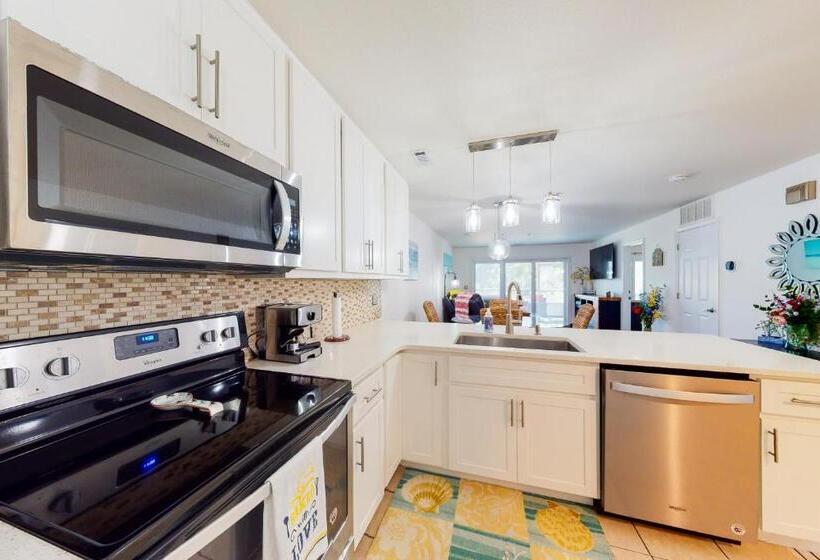 침실 2개 아파트, A Little Lake Retreat