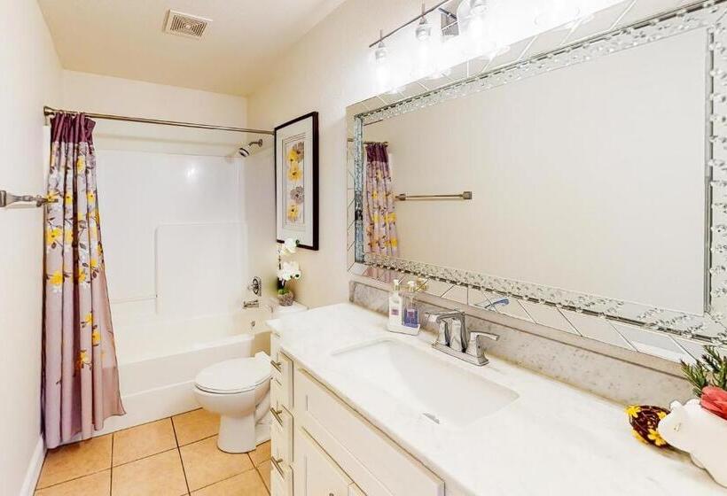 침실 2개 아파트, A Little Lake Retreat