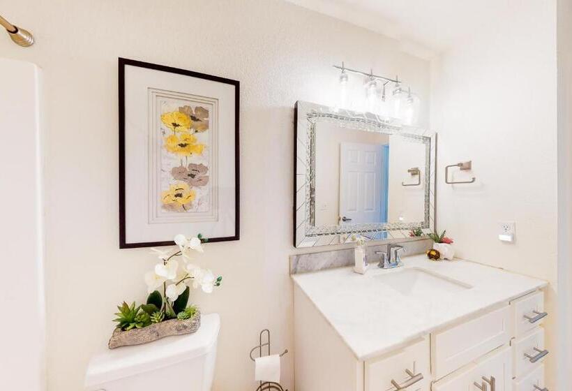 침실 2개 아파트, A Little Lake Retreat