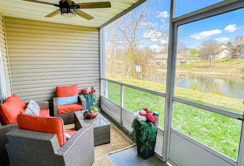 침실 2개 아파트, A Little Lake Retreat