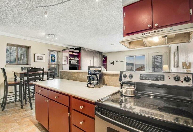 إستوديو قياسى, Stover S Outpost