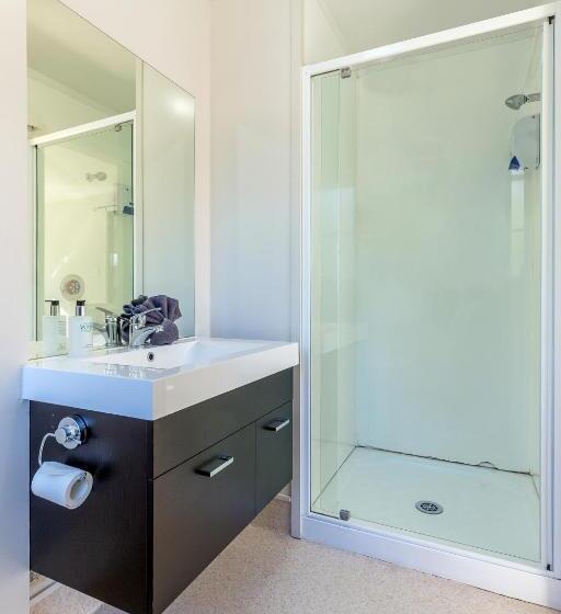 إستديو عائلى, Cherylea Motel