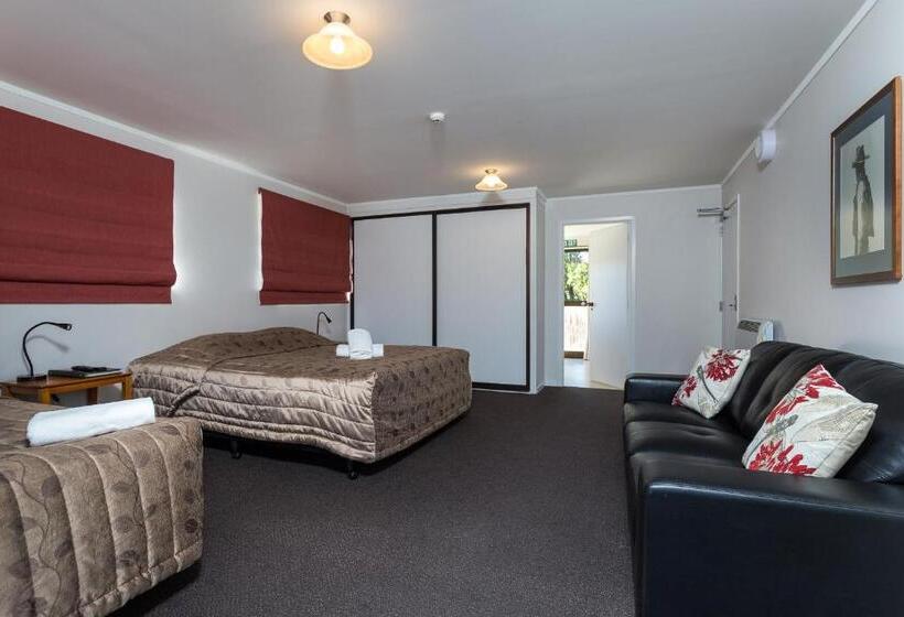 إستديو عائلى, Cherylea Motel