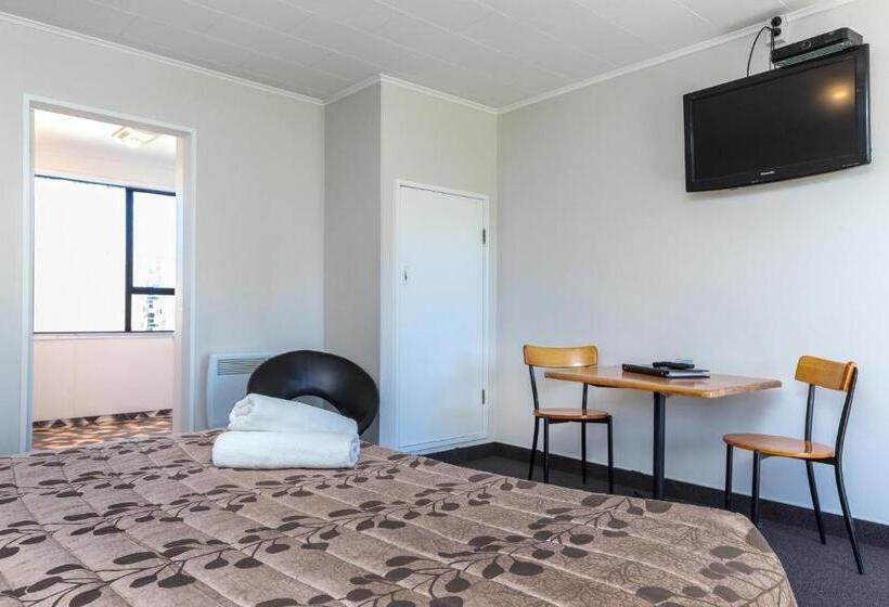 إستوديو سوبيريور, Cherylea Motel