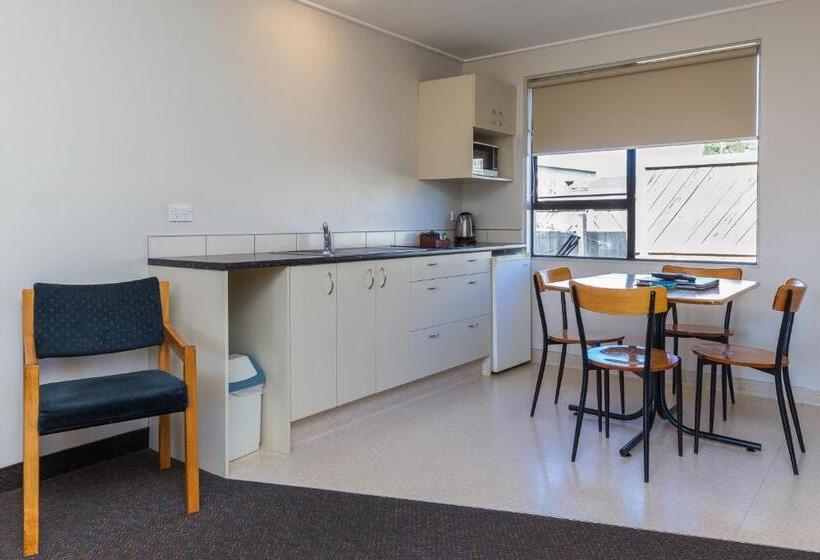 شقة غرفة واحدة, Cherylea Motel