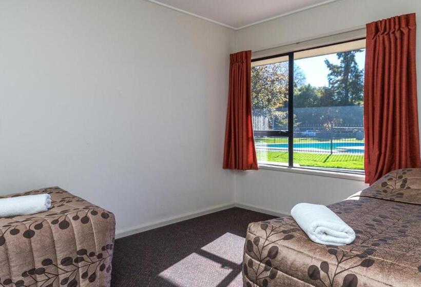 شقة غرفة واحدة, Cherylea Motel