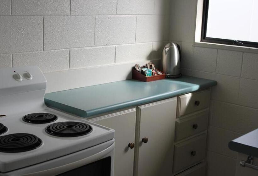 شقة غرفتين, Cherylea Motel