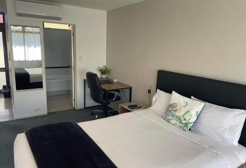 エクゼクティブワンルーム, Academy Motor Inn
