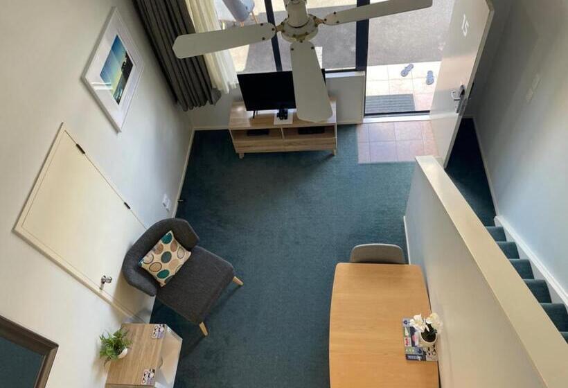 이그제큐티브 스위트, Academy Motor Inn