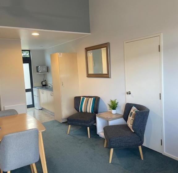 이그제큐티브 스위트, Academy Motor Inn