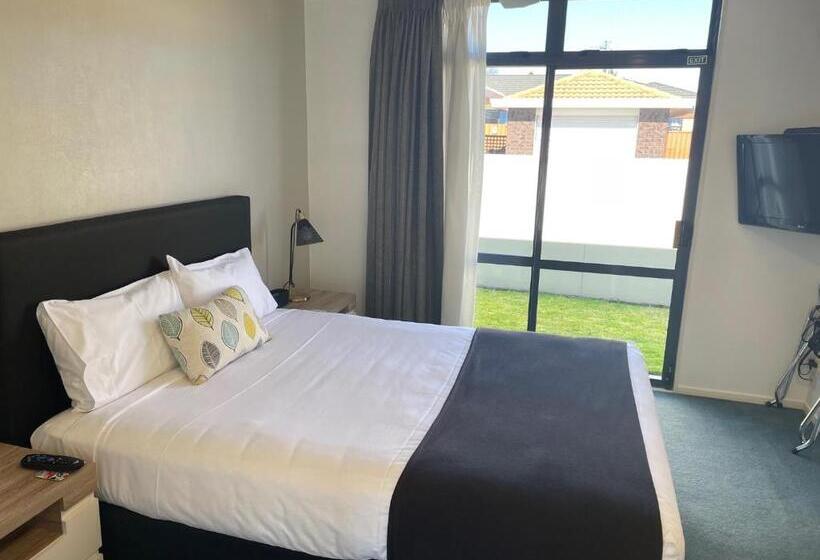 스위트, Academy Motor Inn