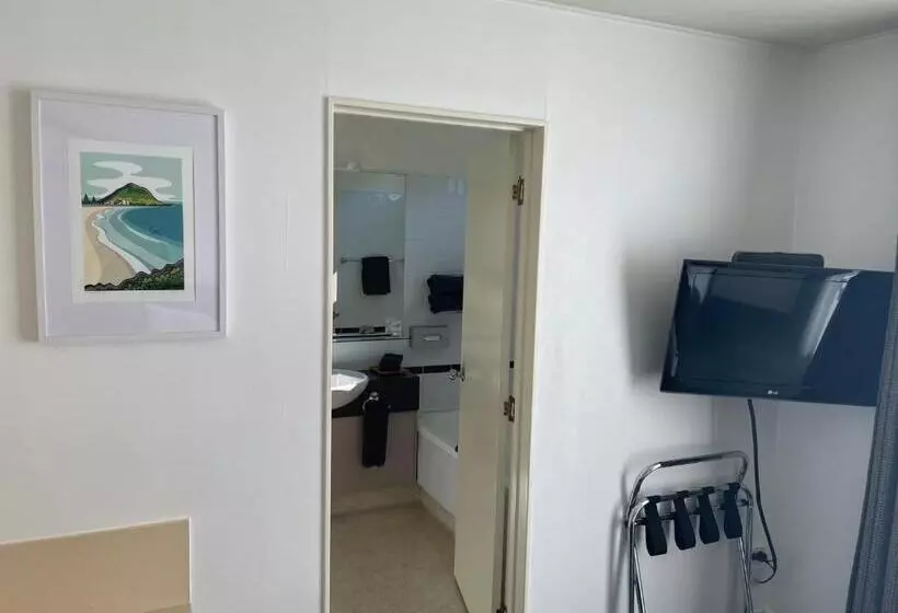 スイート, Academy Motor Inn