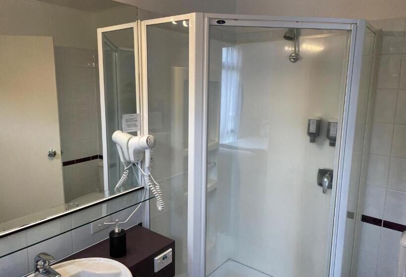 スーペリアースイート, Academy Motor Inn