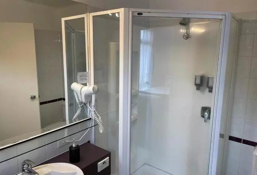 スーペリアースイート, Academy Motor Inn