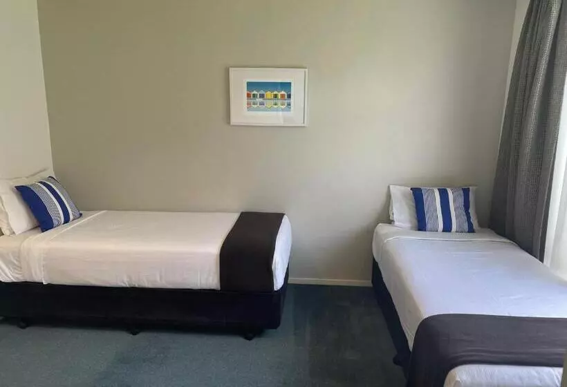 スーペリアースイート, Academy Motor Inn