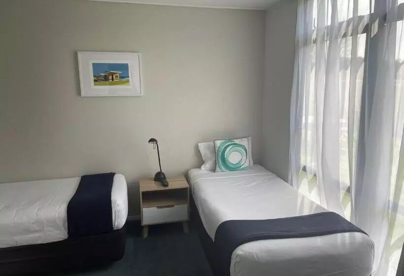スーペリアースイート, Academy Motor Inn