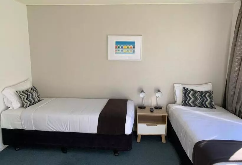 スーペリアースイート, Academy Motor Inn