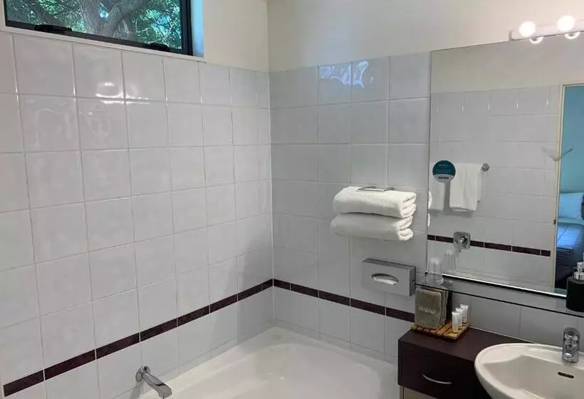 スーペリアースイート, Academy Motor Inn